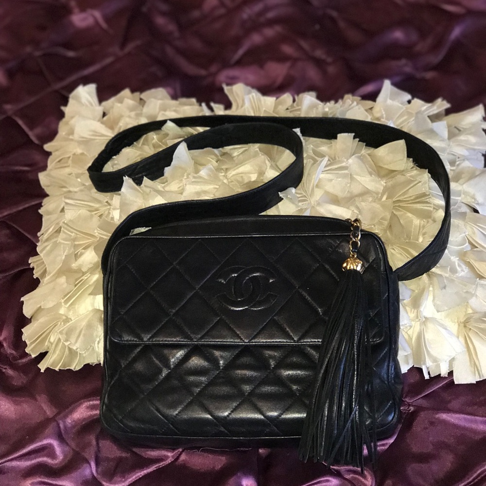 💯%authentic Lambskin vintage camera tassel Chanel